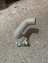 Coude à eau sur culasse moteur