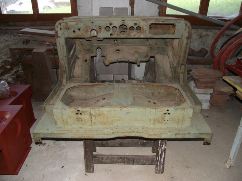 Caisse avant Dodge WC