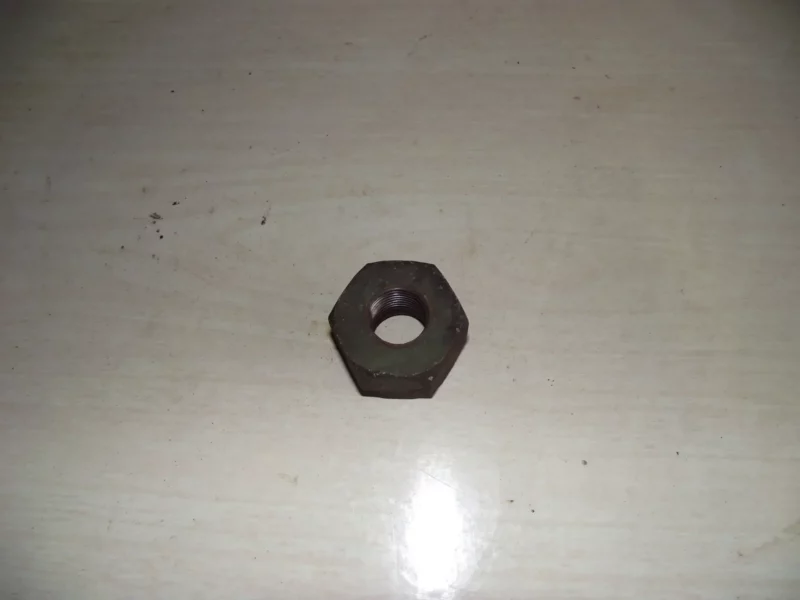 Ecrou de roue CC585192 CC585193