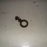Vis à œil pour fixation des sangles dans la caisse (cabine) avant