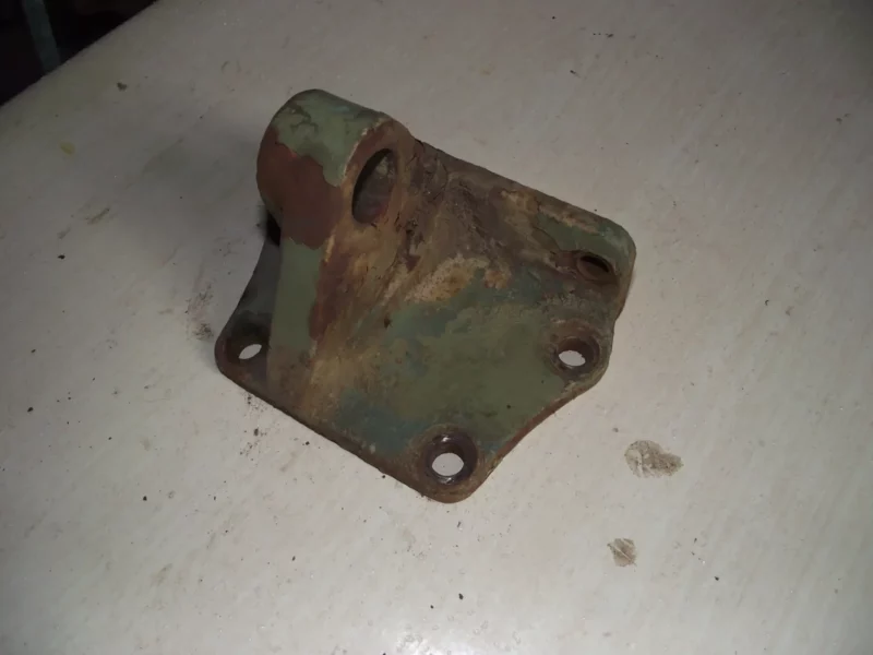 Support de barre ou bielle de réaction 6x6 sur châssis CC928262