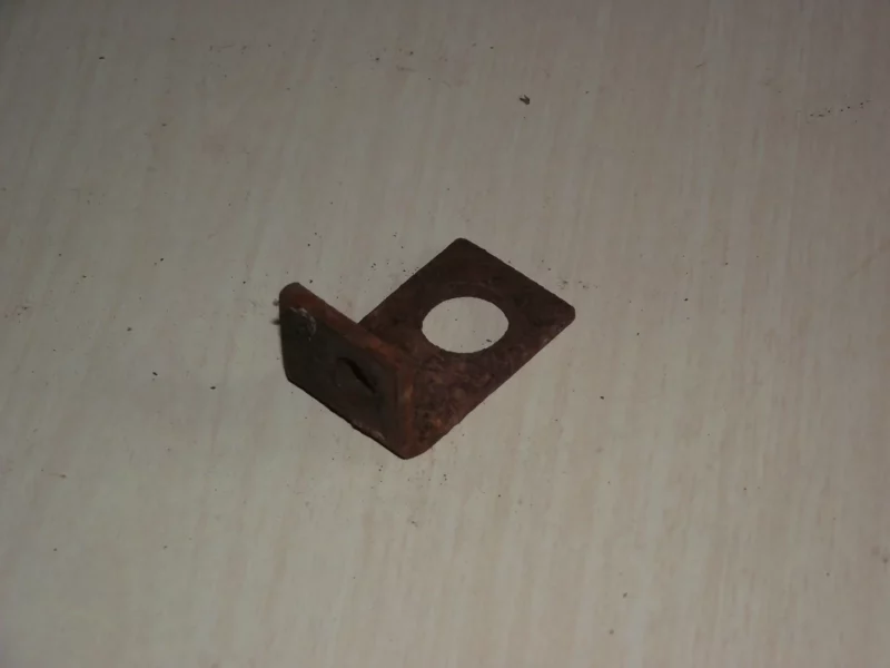 Support (équerre) tube entre châssis et flexible CC920687