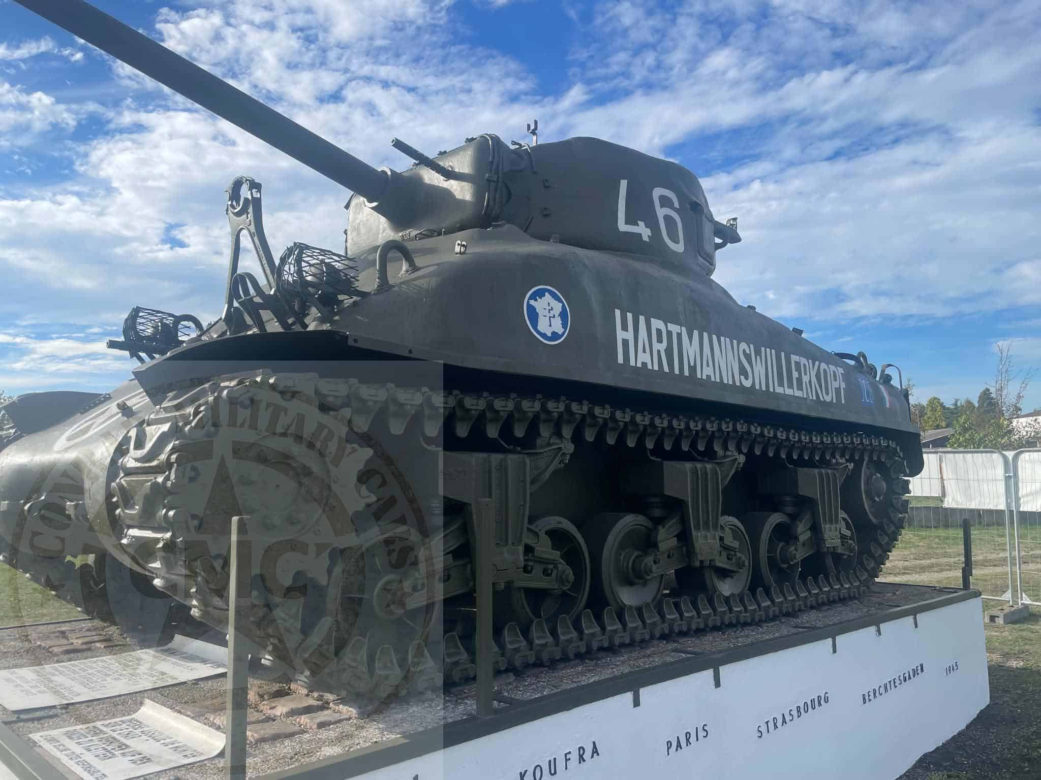 Numéro 46 et HARTMANNSWILLERKOPF peints sur le Sherman